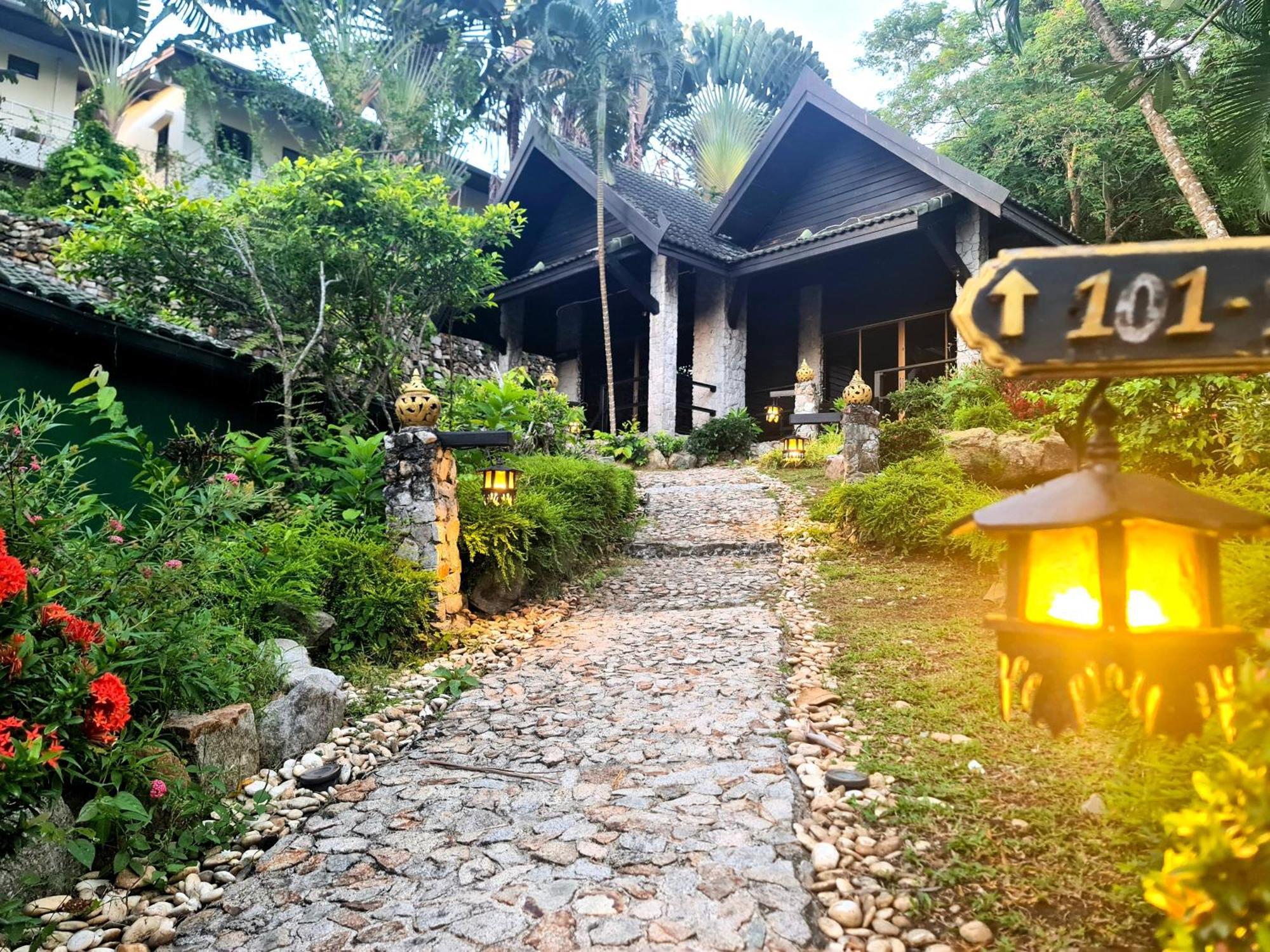 Boomerang Village Resort Kata Exterior photo