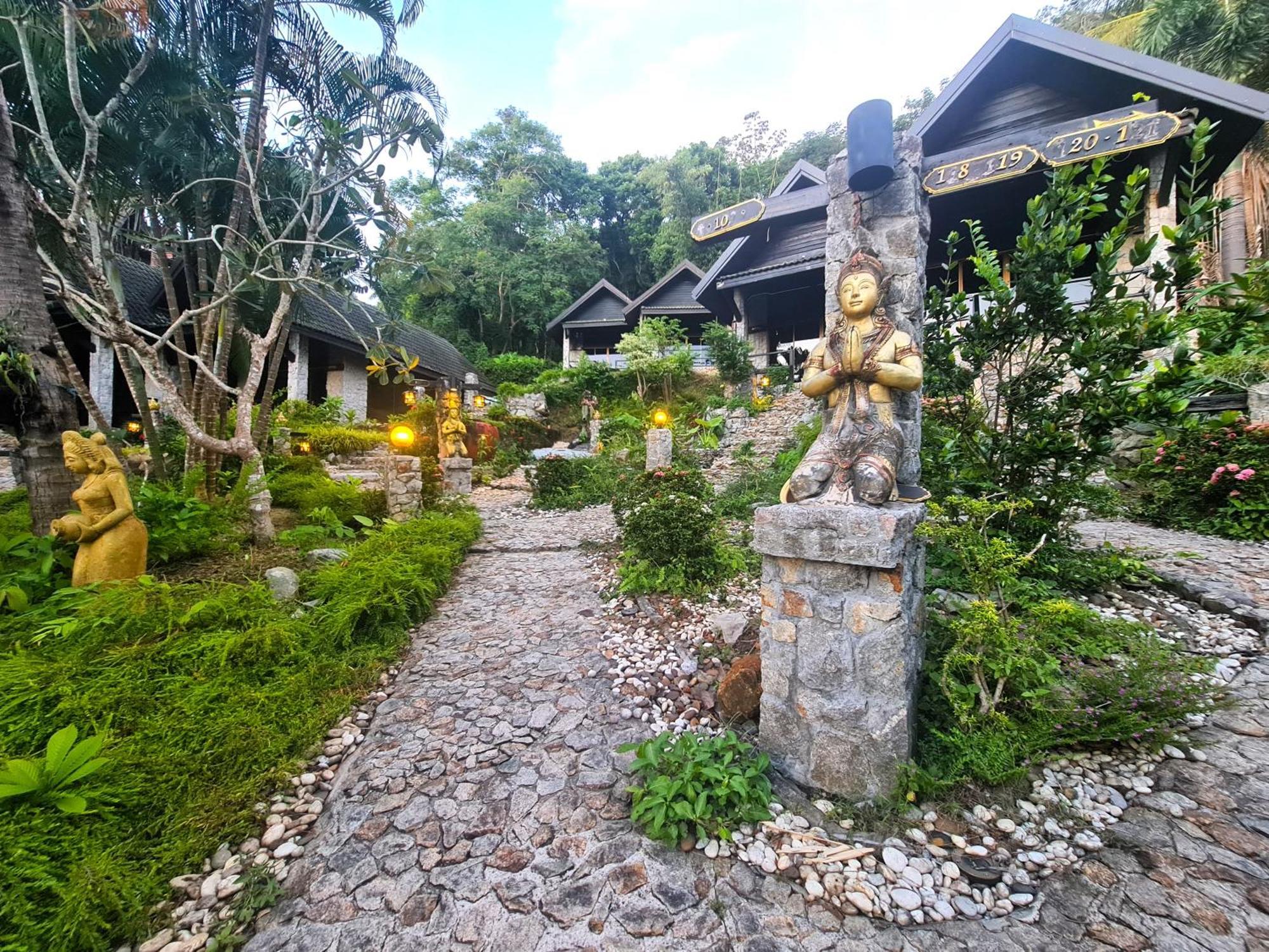 Boomerang Village Resort Kata Exterior photo
